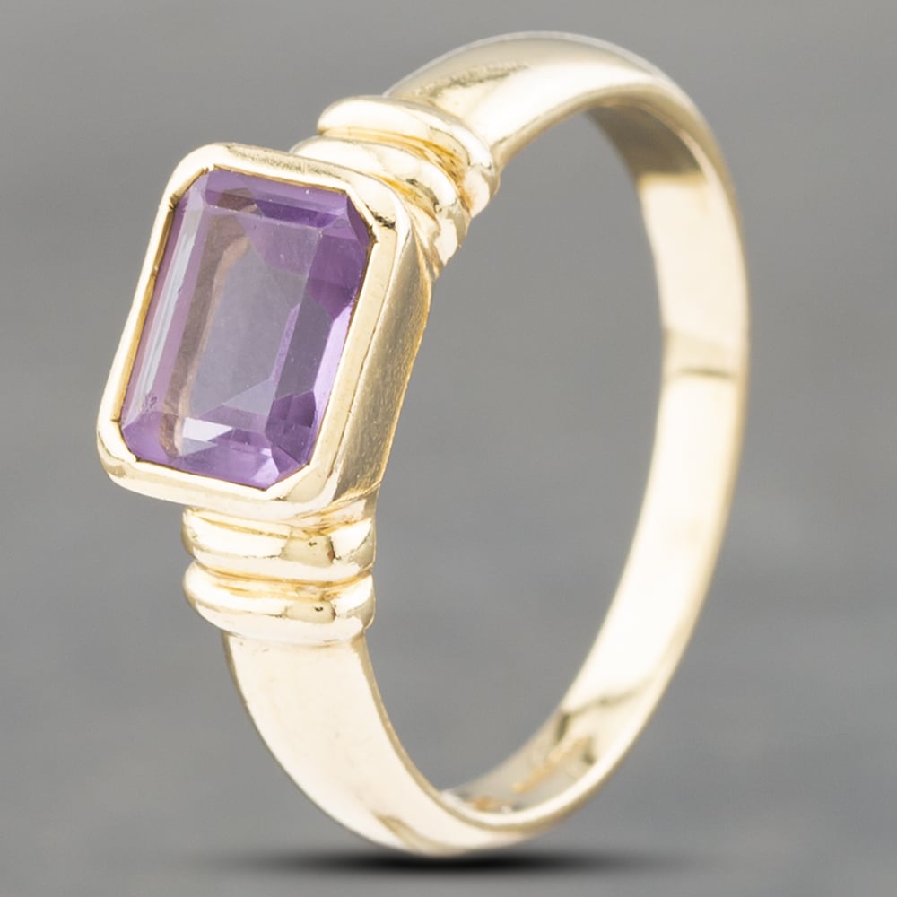 Product photograph of Pre-owned 9ct Yellow Gold Amethyst Oblong Dress Ring 41102531 from The Jewel Hut