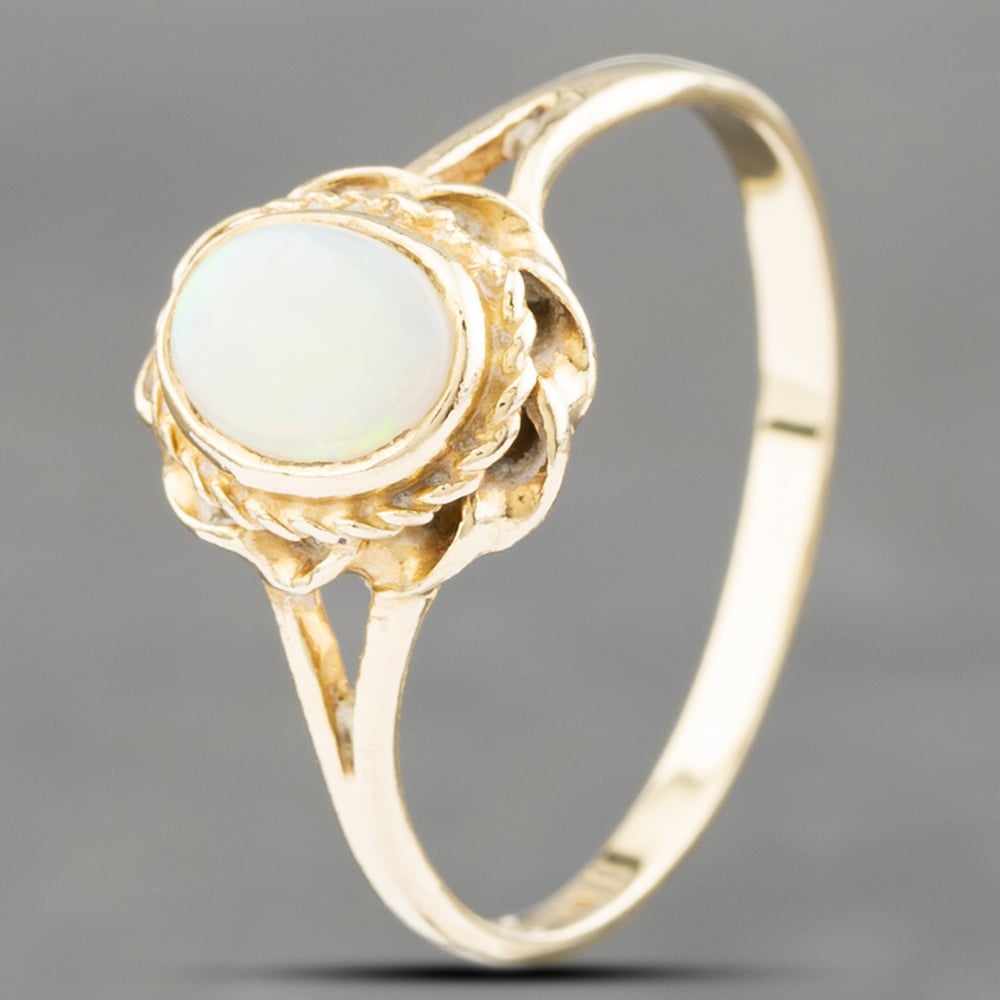 Product photograph of Pre-owned 9ct Yellow Gold Opal Oval Dress Ring 41102537 from The Jewel Hut