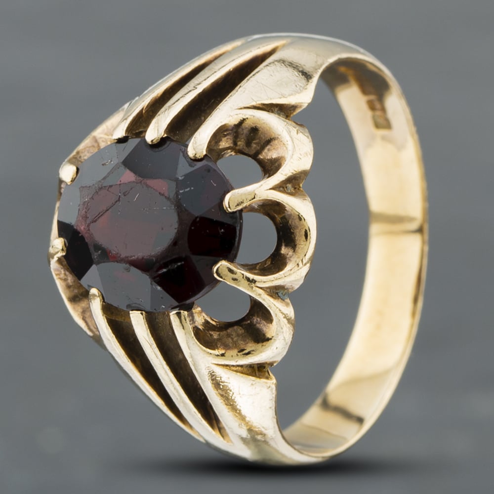 Product photograph of Pre-owned 9ct Yellow Gold Garnet Oval Signet Ring 41341601 from The Jewel Hut