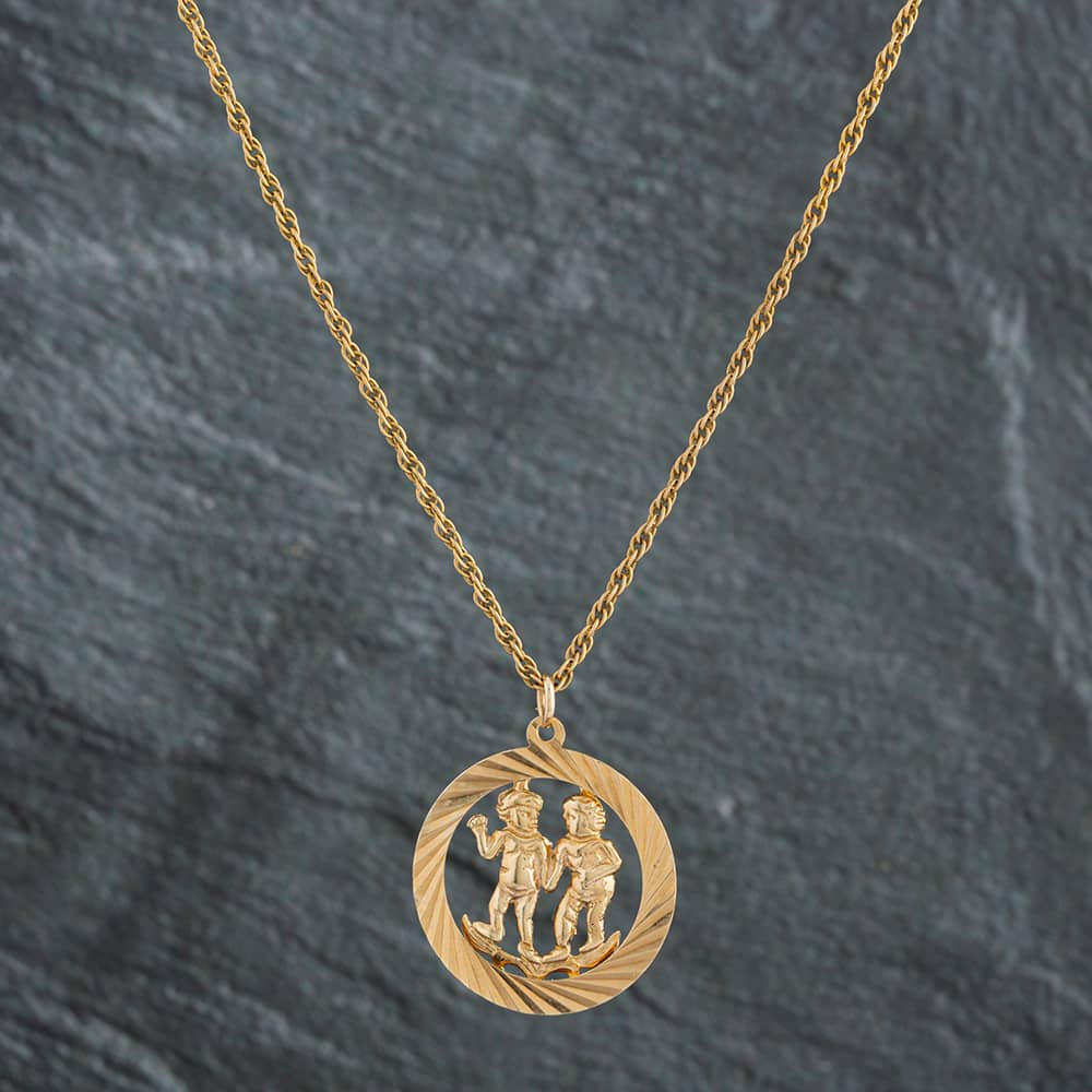 Product photograph of Pre-owned 9ct Yellow Gold Twins Pendant Amp 16 Inch Prince Of Wales Chain 4139607 from The Jewel Hut
