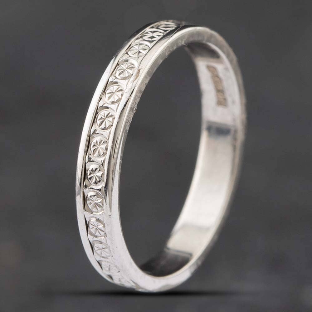 Product photograph of Pre-owned 18ct White Gold 3mm Patterned Wedding Ring 41871227 from The Jewel Hut
