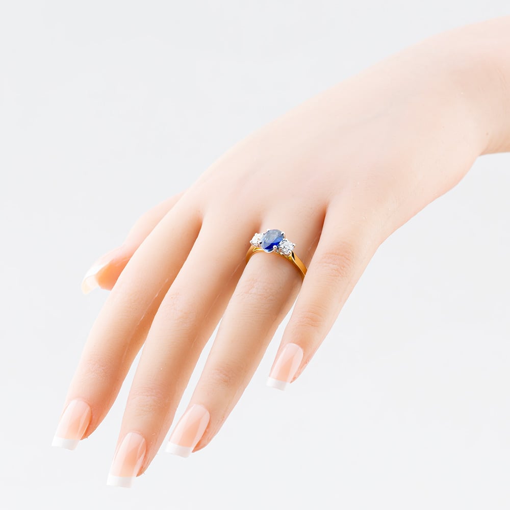 18ct Yellow Gold 1.51ct Oval Cut Sapphire & 0.51ct Brilliant Cut Diamond Shoulder Set Solitaire Ring 22207