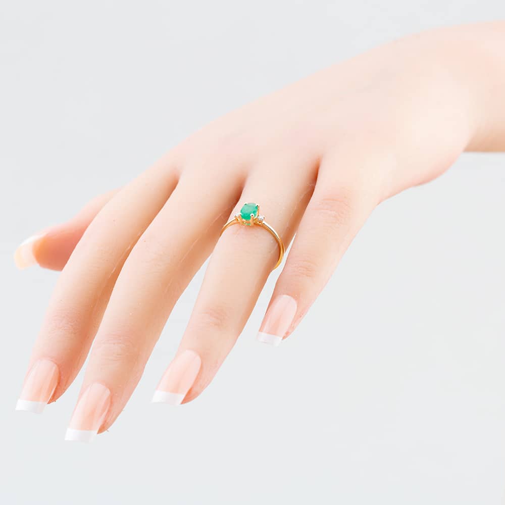 9ct Yellow Gold 0.55ct Oval Cut Emerald & 0.03ct Diamond Shoulder Set Solataire Ring THR40125-ED (YG)