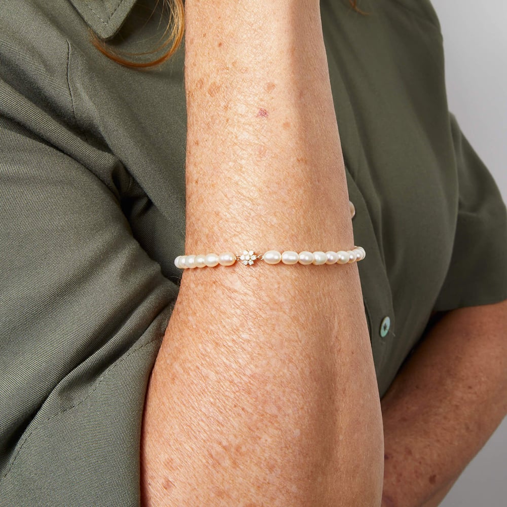 9ct Yellow Gold Flower Diamond Freshwater Pearl Beaded Bracelet GB531W