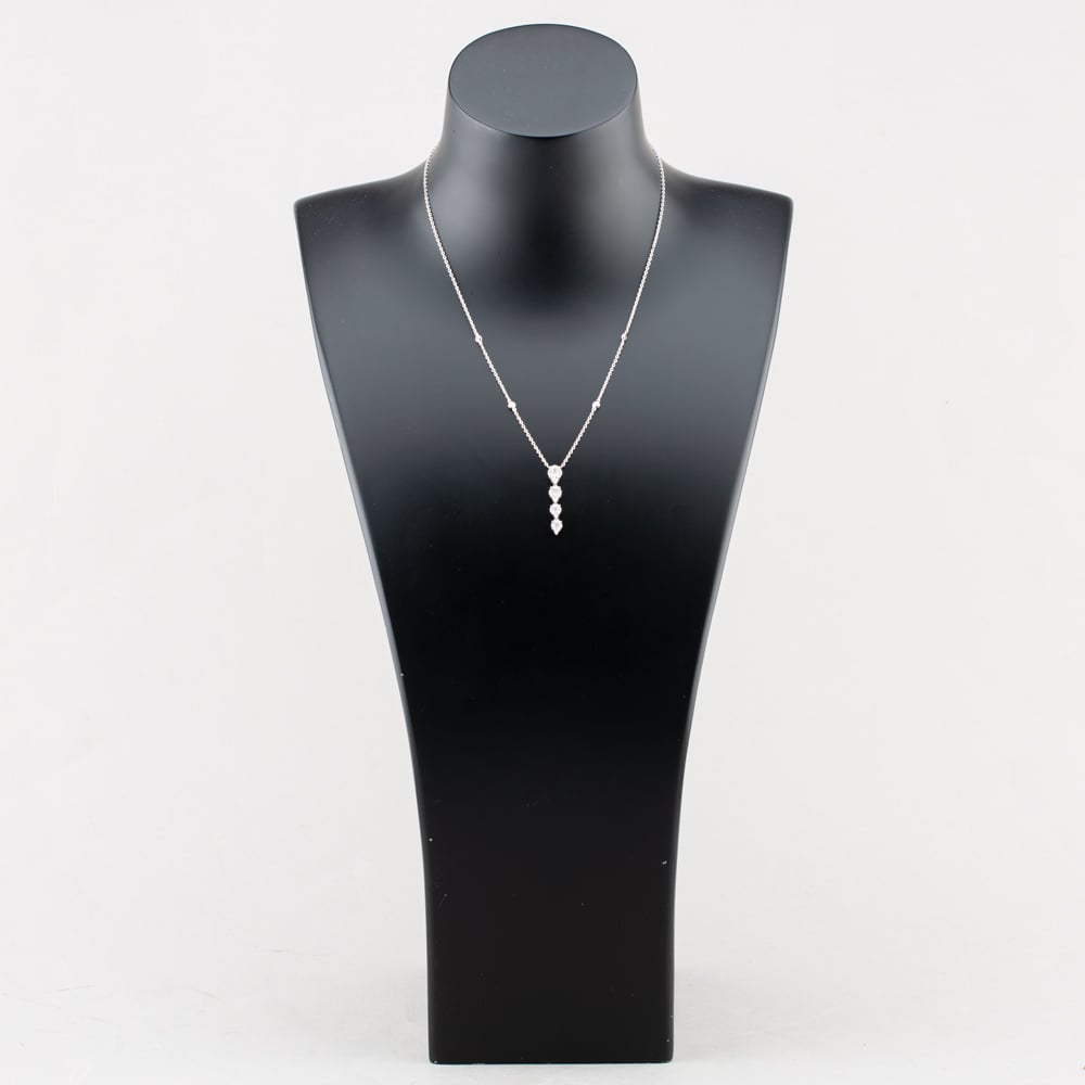 18ct White Gold Graduating Diamond Cluster Pendant Necklace H1100
