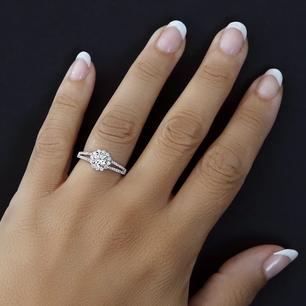 1888 Collection Platinum 0.90ct Certificated Brilliant Cut Diamond Split Shoulders Cluster Ring DSC64(5.0)0.50CT PLUS