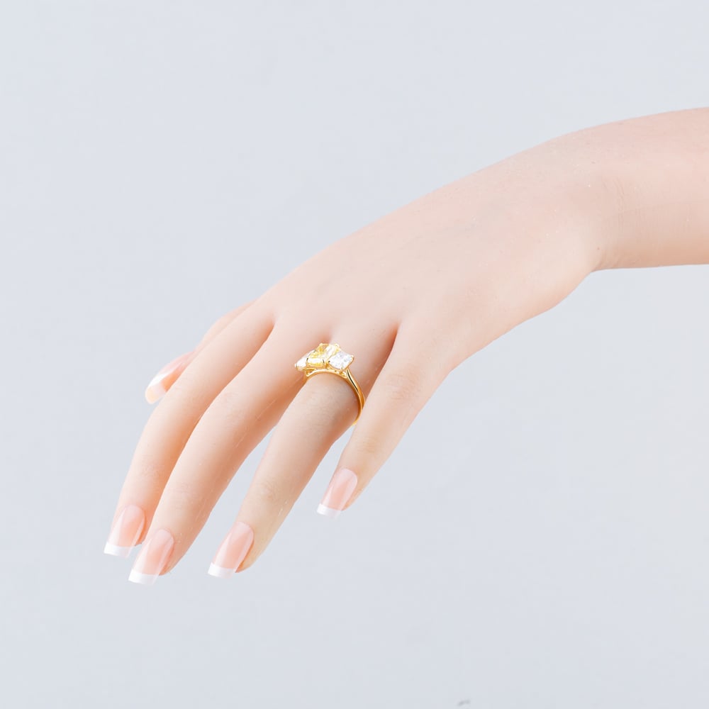 18ct Yellow Gold 4.55ct Certificated Yellow & White Radiant Cut Lab Grown Diamond Three Stone Ring U3814