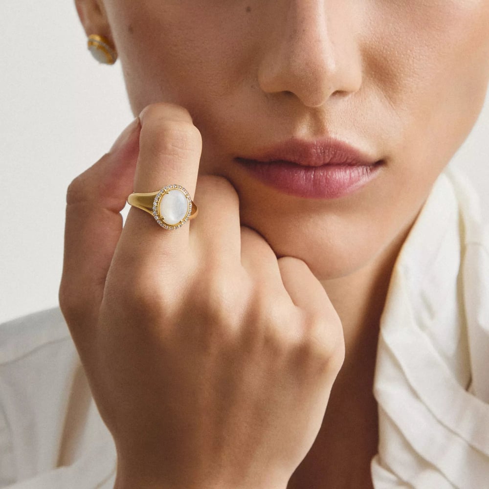 THOMAS SABO Fluid Elegance 18ct Yellow Gold Plated Mother of Pearl Halo Signet Ring TR2542-M01-14