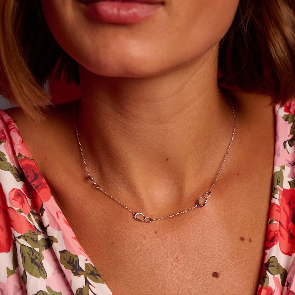 Hot Diamonds Sleek Sterling Silver 3x Interlocking Motif Necklace DN249