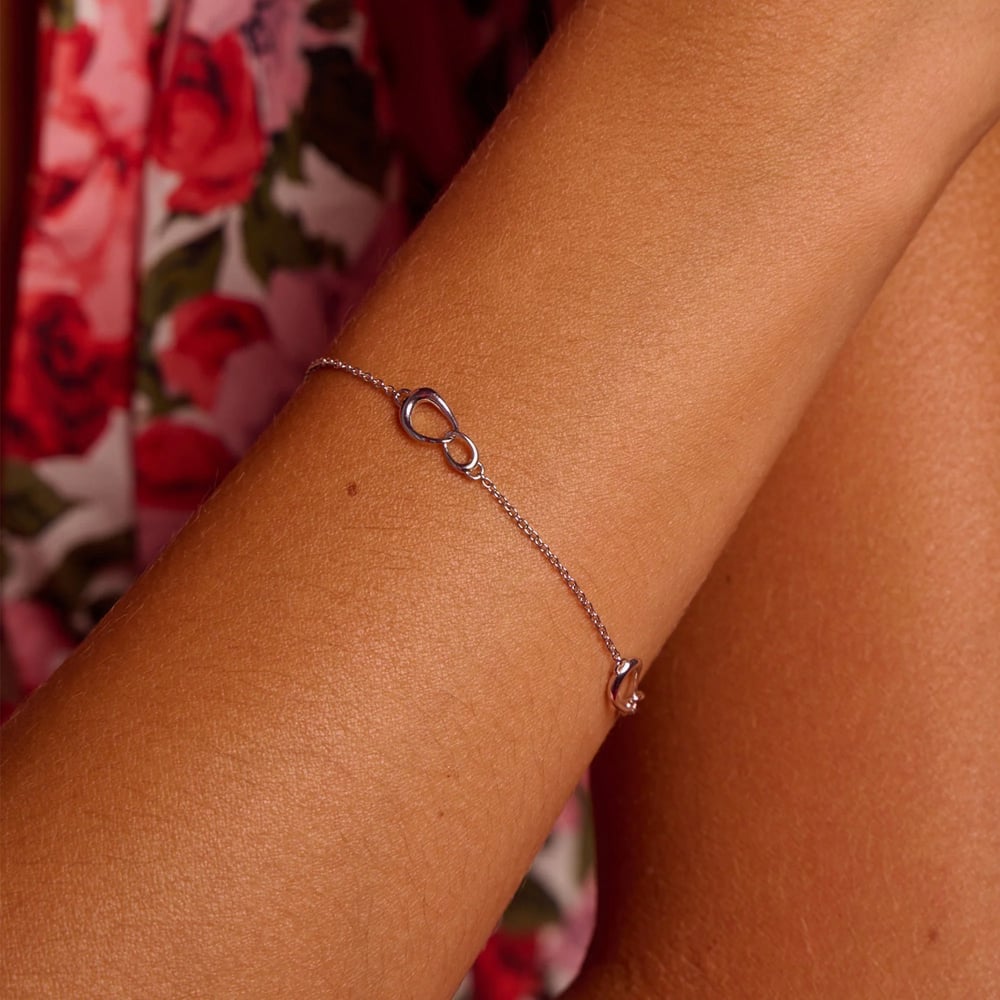 Hot Diamonds Sleek Sterling Silver 3x Interlocking Motif Bracelet DL733