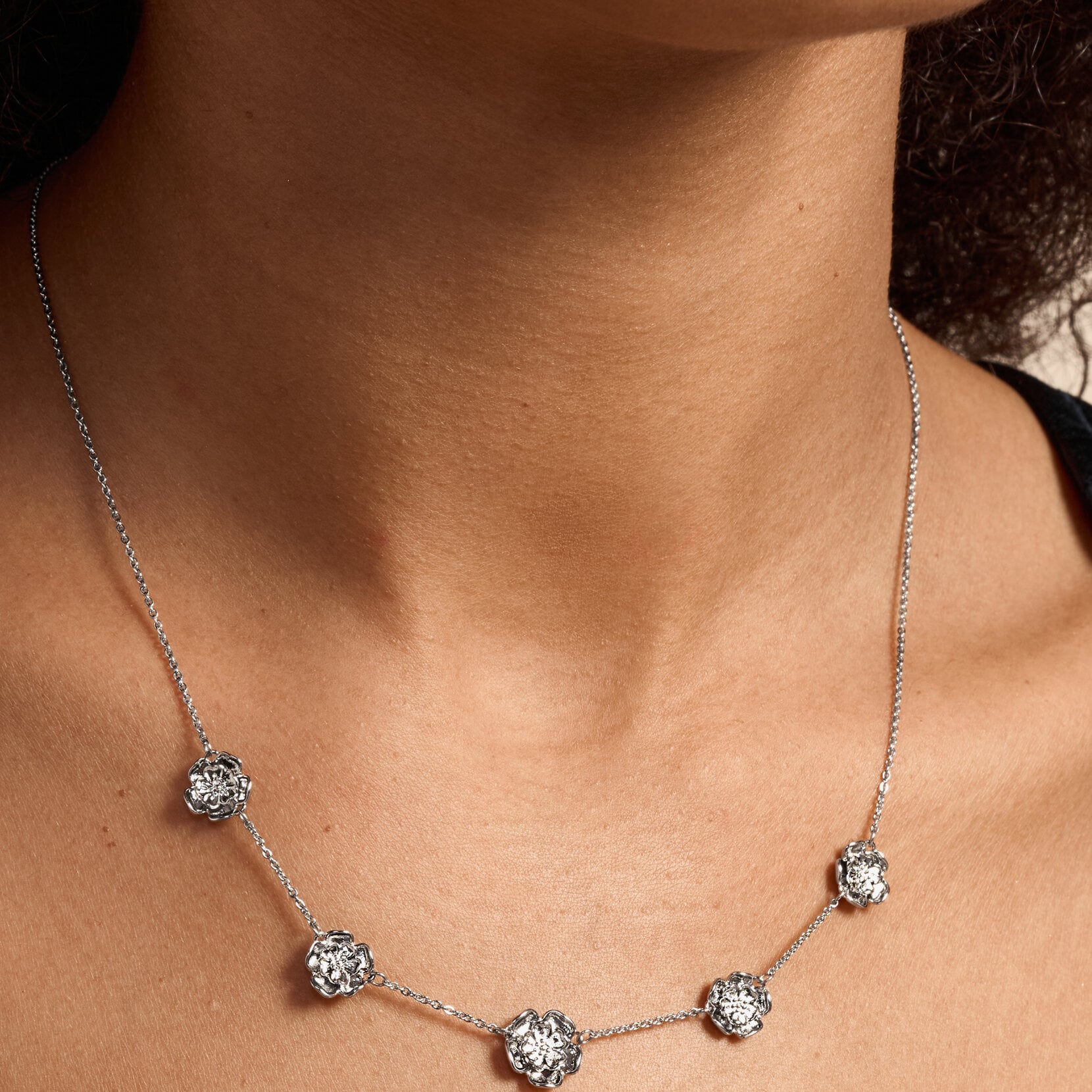 Olivia Burton Siganture Tudor Rose Silver Tone Necklace 24100251