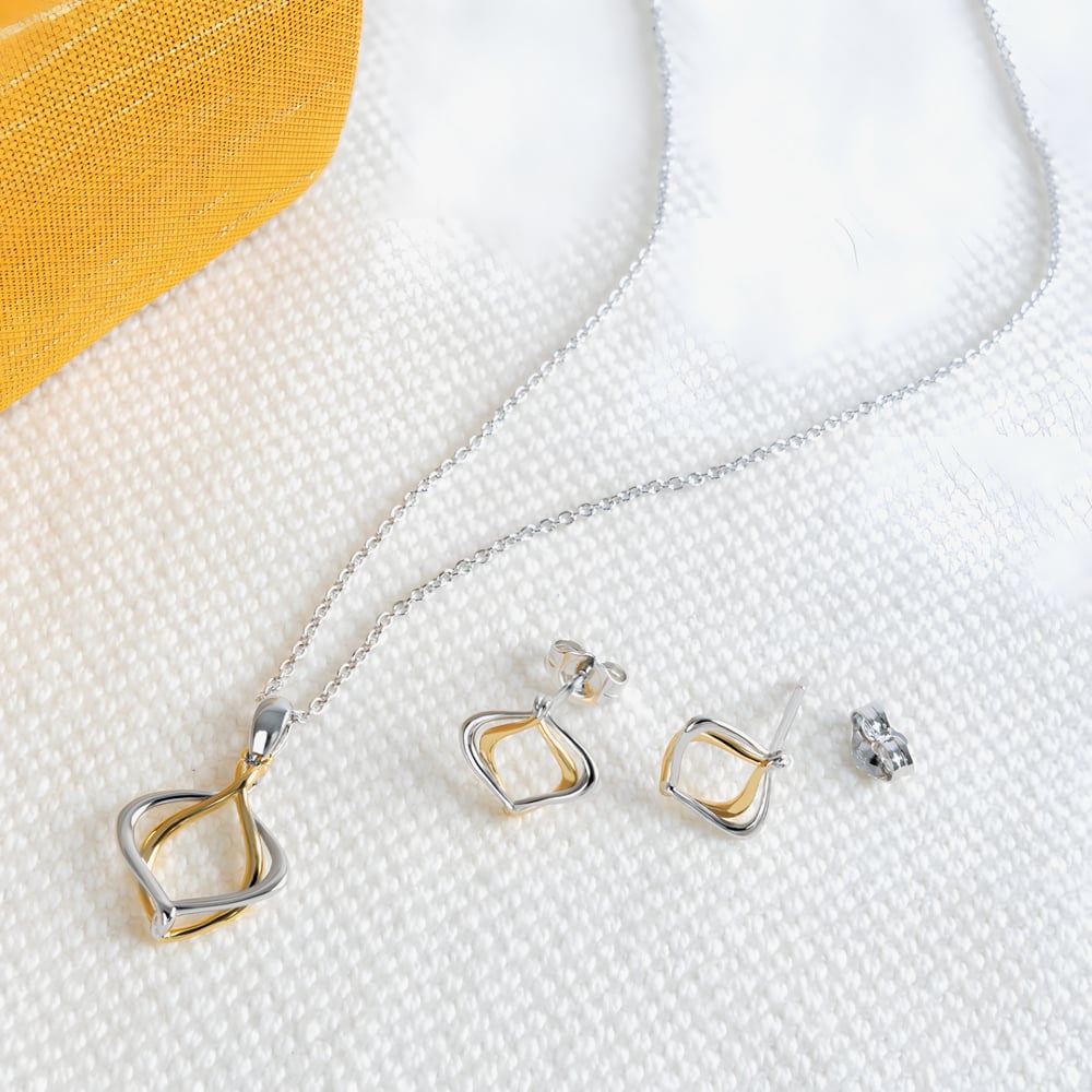 Kit Heath Alicia Golden Petite Stud Earrings 40019GRP
