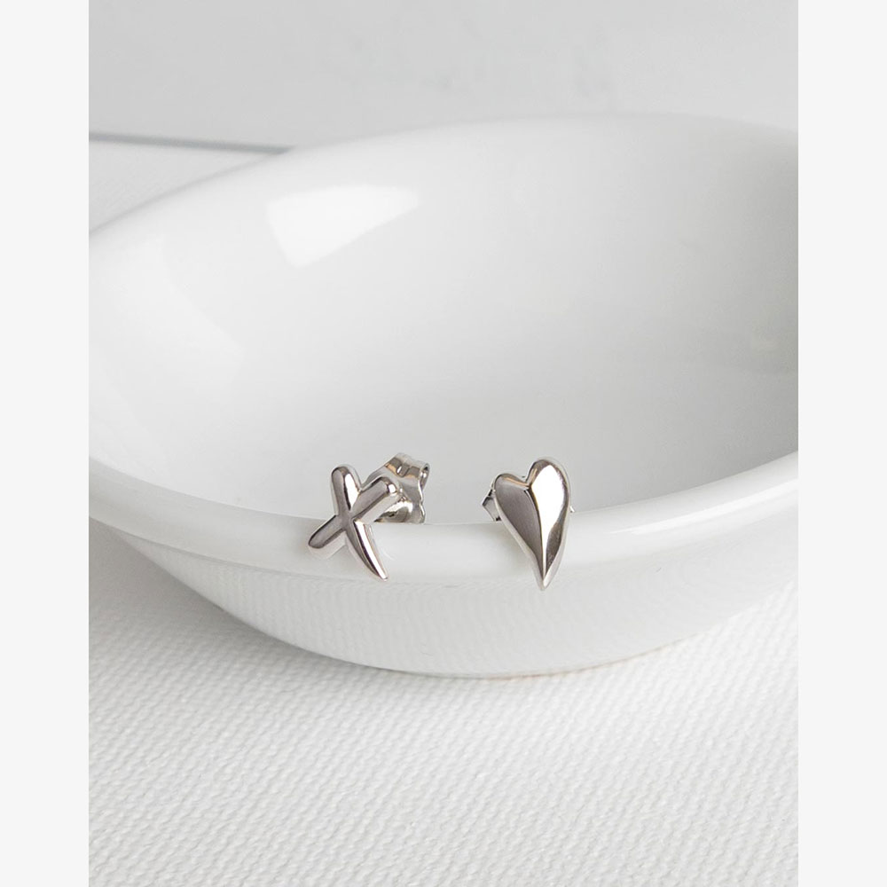 Kit Heath Desire Kiss Heart & Kiss Mismatch Stud Earrings 40DKRP