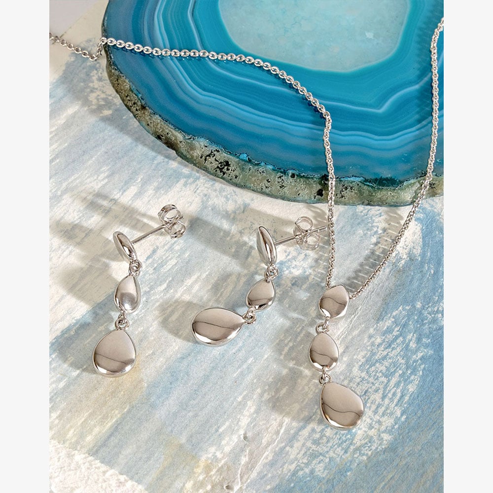 Kit Heath Coast Pebbles Triple Linking Pebbles 18 Inch Necklace 90209RP