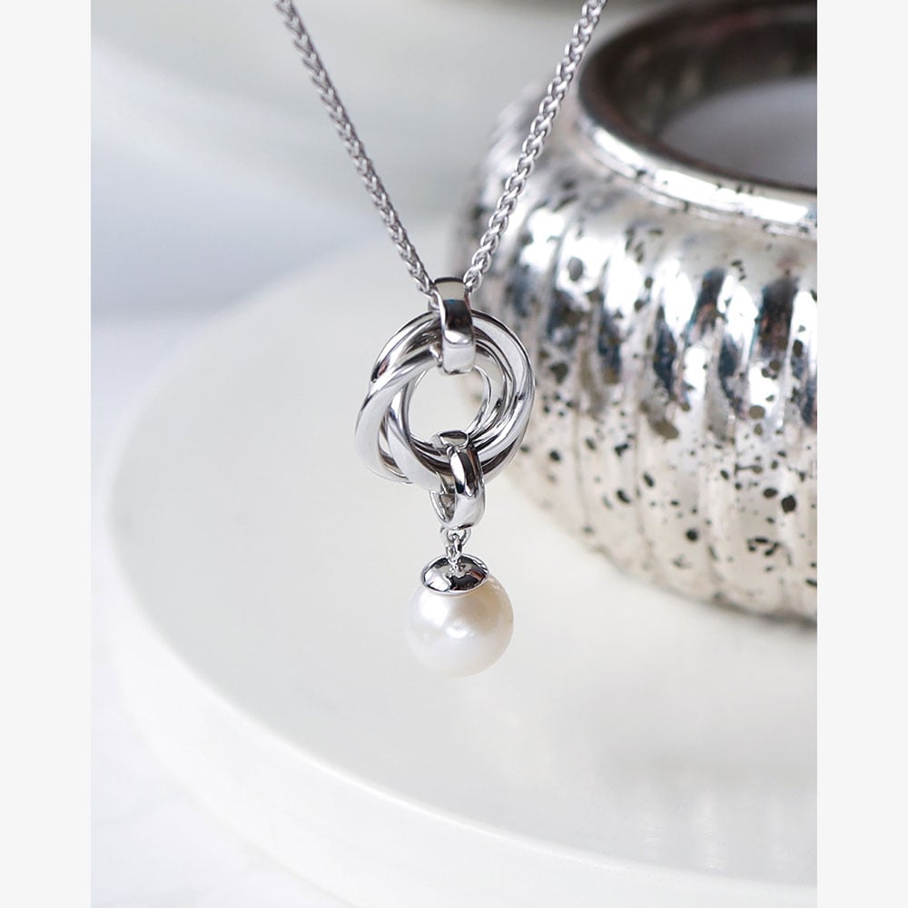 Kit Heath Bevel Trilogy Pearl Link 18 Inch Necklace 9160FP