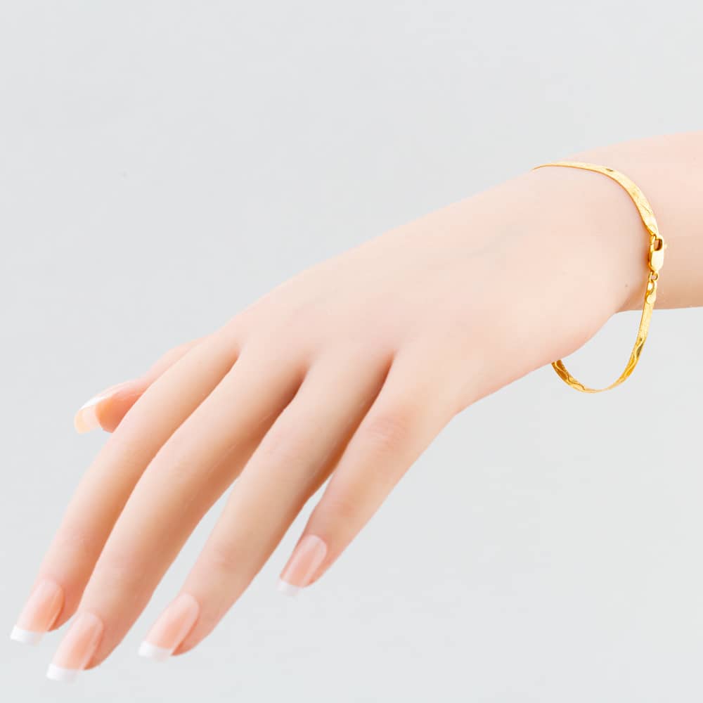 9ct Yellow Gold 7 Inch Diamond Cut Wave Herringbone Bracelet 1.29.9481