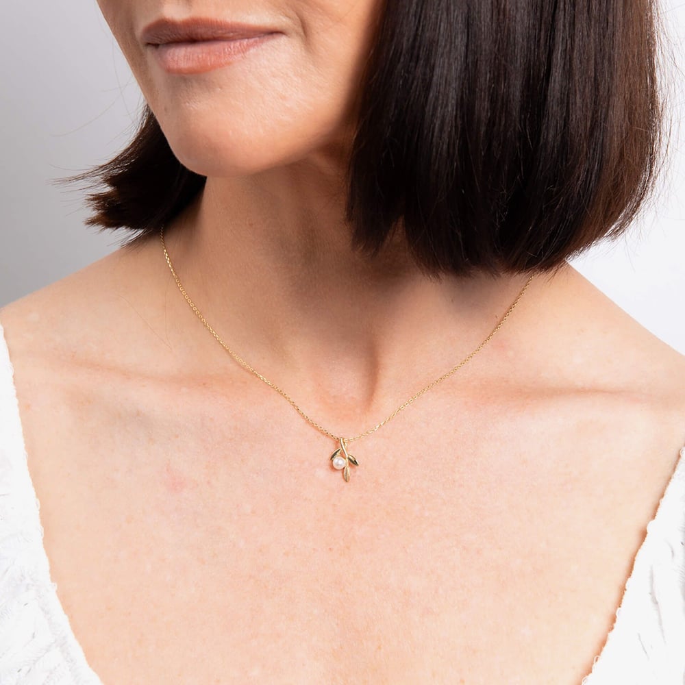 9ct Yellow Gold Freshwater Pearl Triple Leaf Necklace GN417W