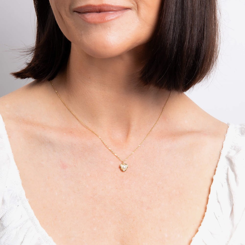 9ct Yellow Gold Petal Set Freshwater Pearl Necklace GN416W