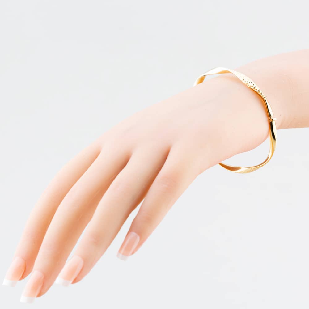 9ct Yellow Gold Diamond-Cut Twist Hinged Bangle BN486
