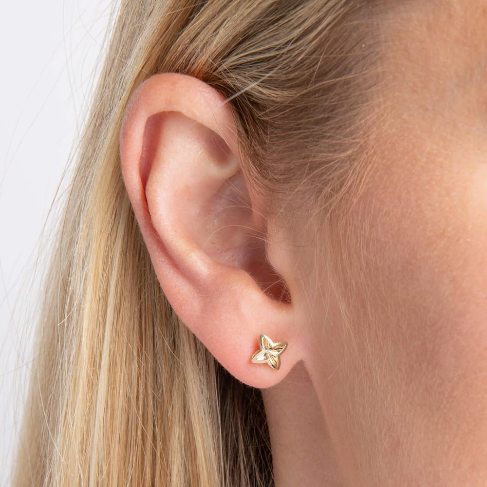 Gold Classic 9ct Yellow Gold Textured Flower Stud Earrings GE2540