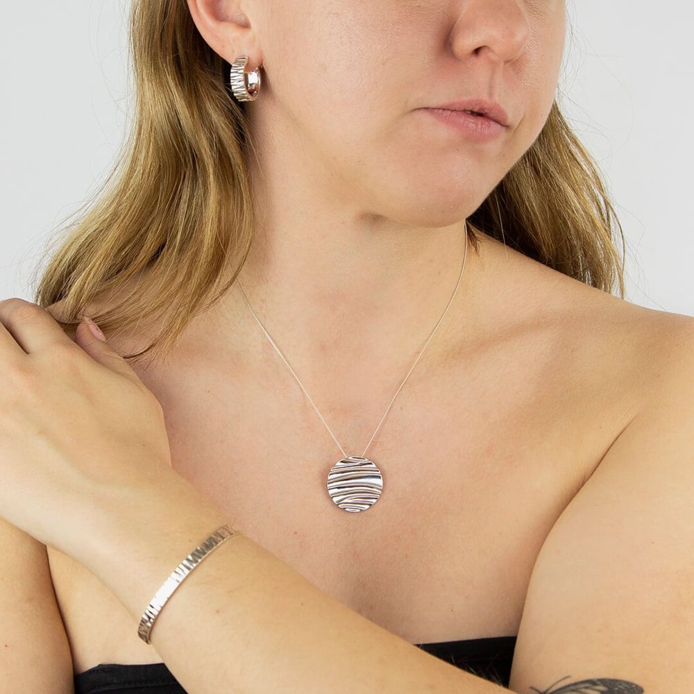 Sterling Silver Ripple Texture Disc Pendant Necklace P5054