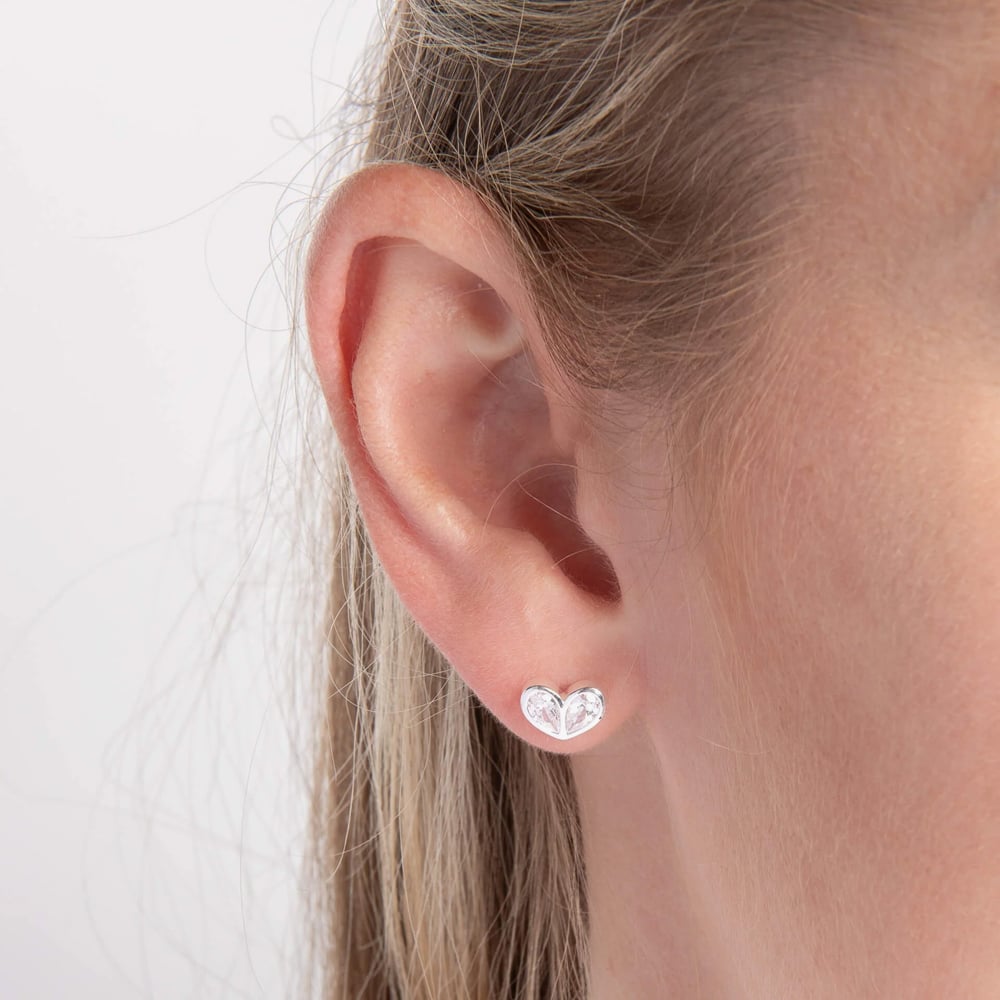 Fashionista Silver Sterling Silver Cubic Zirconia Heart Stud Earrings E6816C