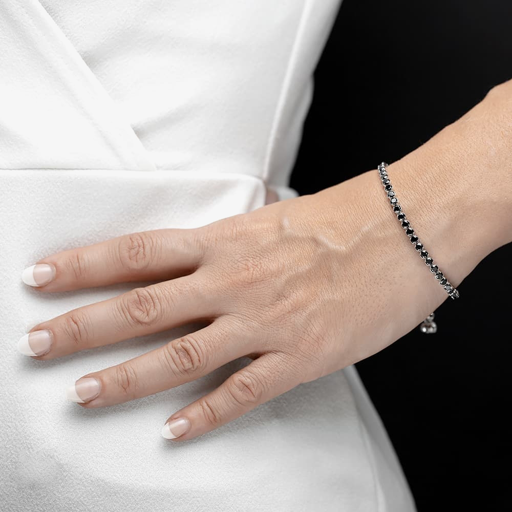 Isabella Verona Sterling Silver Black Enamel Toggle Bracelet SBBCCRI17XXXB0-S