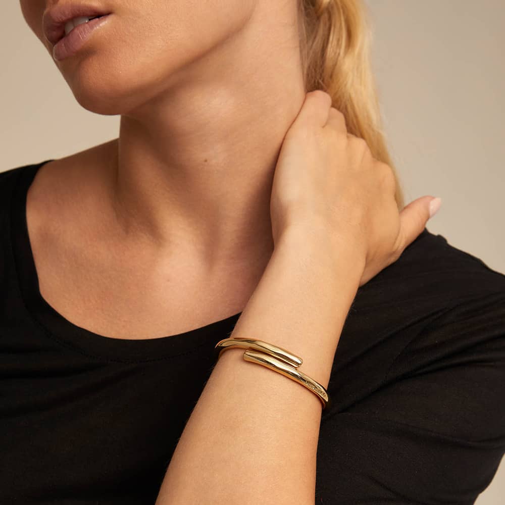 UNOde50 Meetingpoint Gold Plated Twisted Tube Shaped Bangle PUL2187ORO0000L