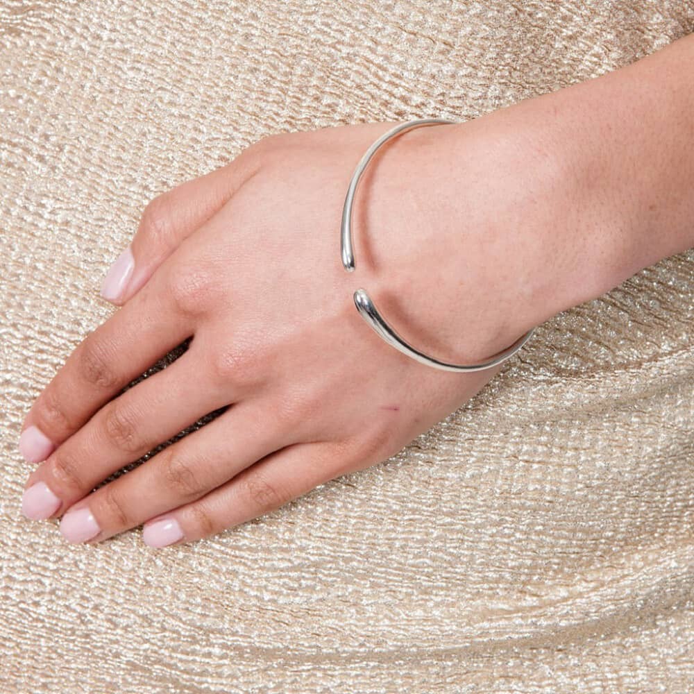 Lucy Quartermaine Silver Open Drop Bangle DBG3
