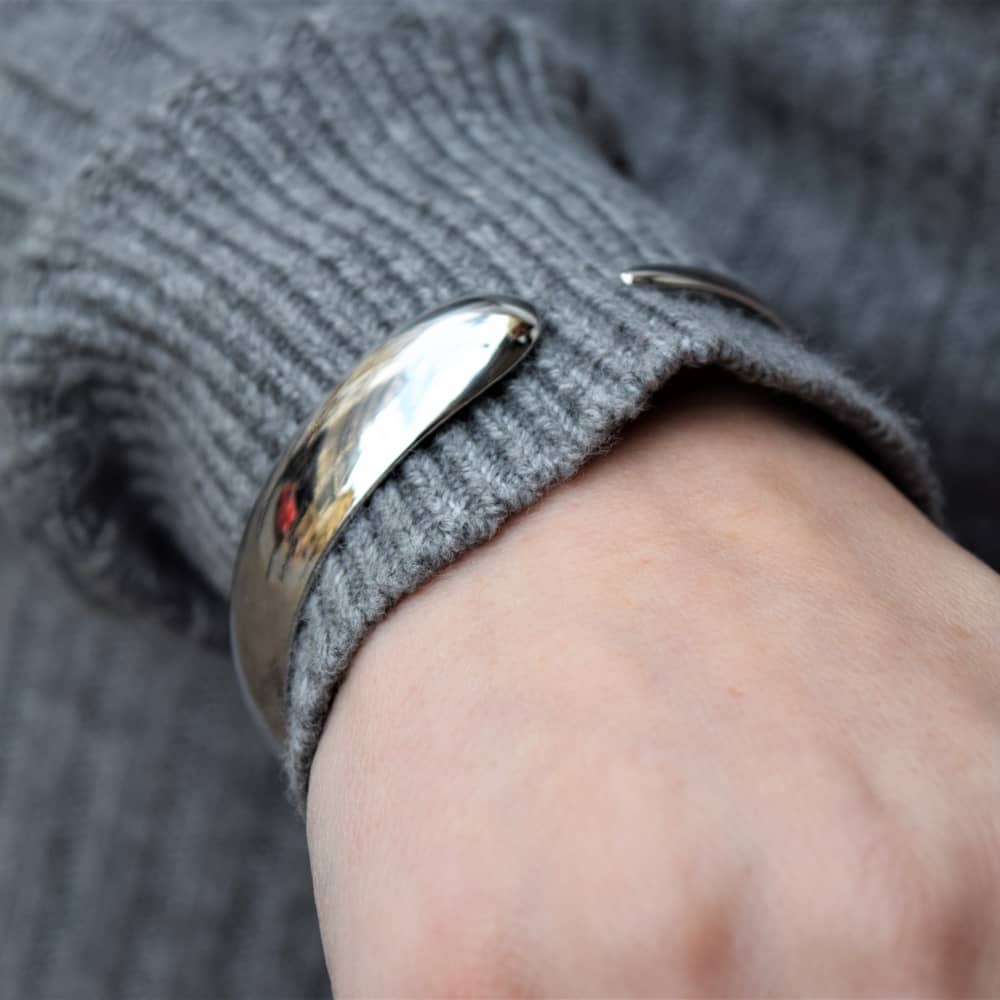Lucy Quartermaine Silver Flat Drop Bangle DBG7
