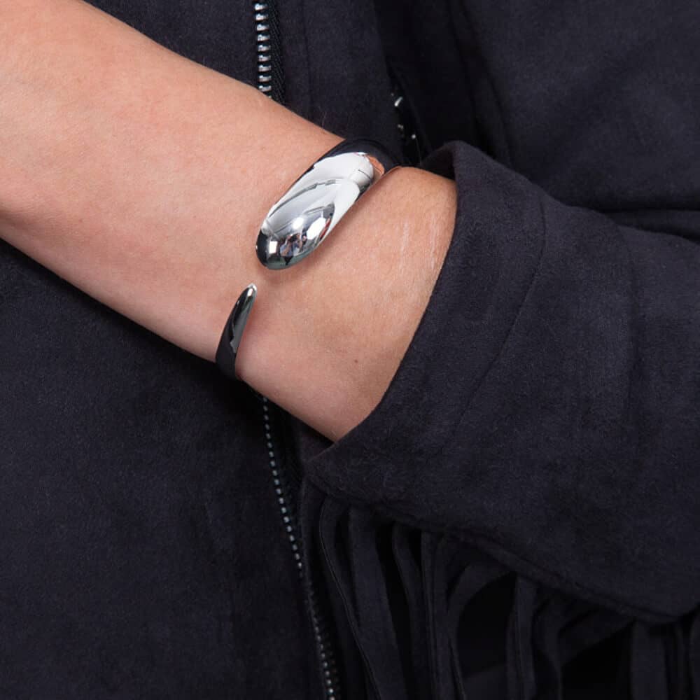 Lucy Quartermaine Silver Flat Drop Bangle DBG7