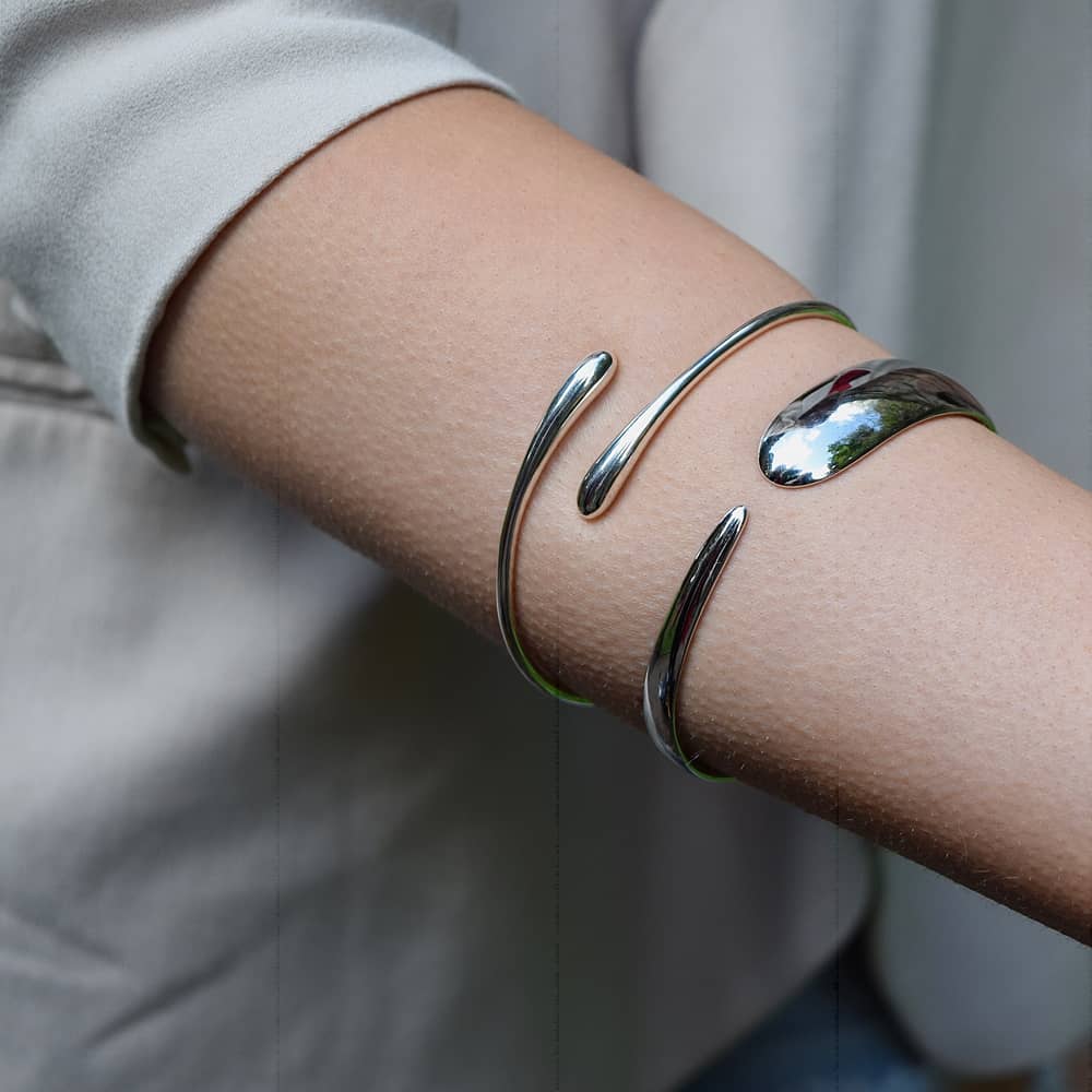Lucy Quartermaine Silver Flat Drop Bangle DBG7