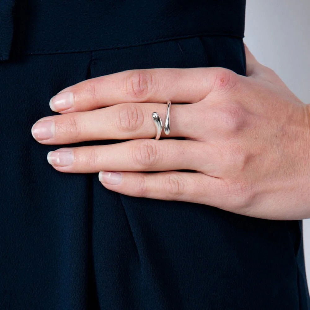 Lucy Quartermaine Silver Drop Open Crossover Ring DR5