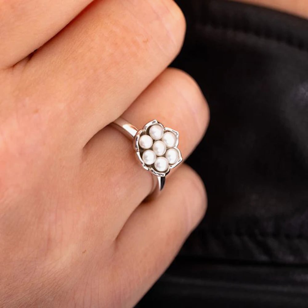 Lucy Quartermaine Silver Royal Pearl Flower Ring RR3K