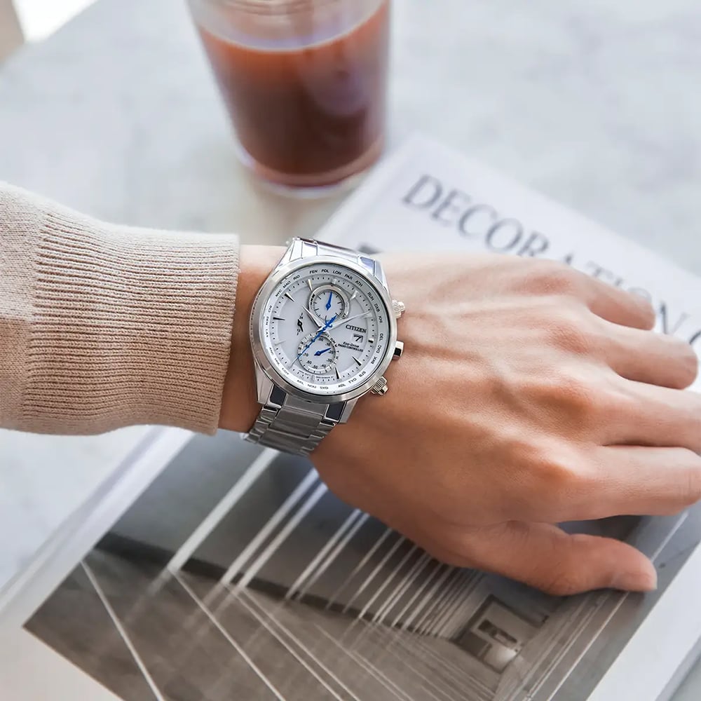 Citizen Mens World Chronograph A.T Atomic Timekeeping Silver Bracelet Watch AT8260-85A