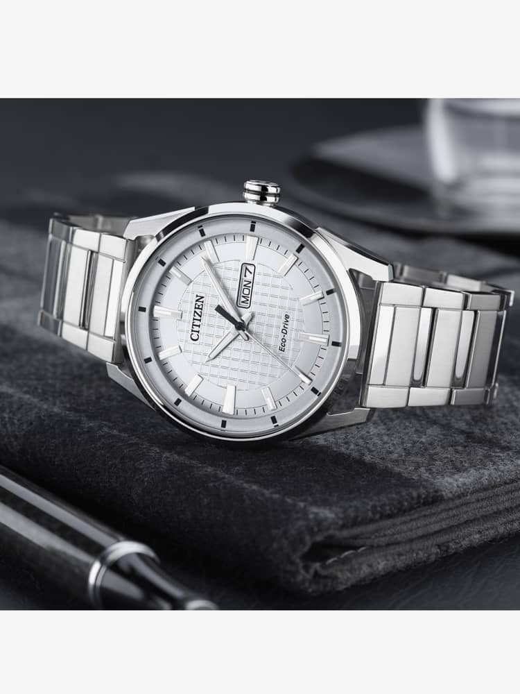Citizen Mens Eco-Drive Silver Day Date Dial Stainless Steel Bracelet Watch AW0080-57A