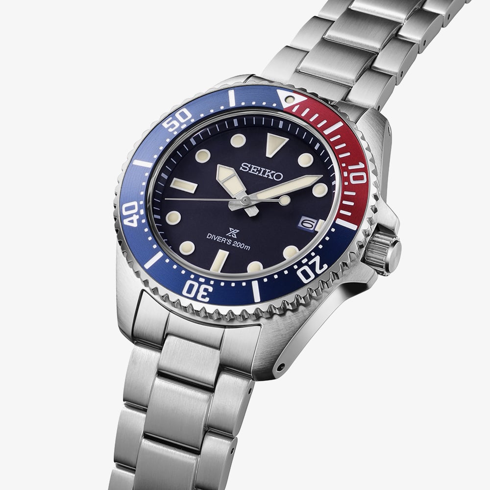 Seiko Mens Prospex Solar Divers Red & Blue Watch SNE595P1