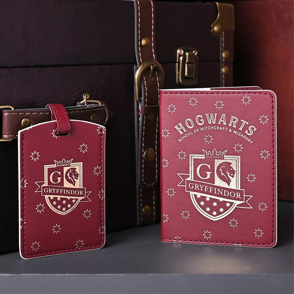 Harry Potter Gryffindor Passport And Luggage Tag Accessory Set WB274