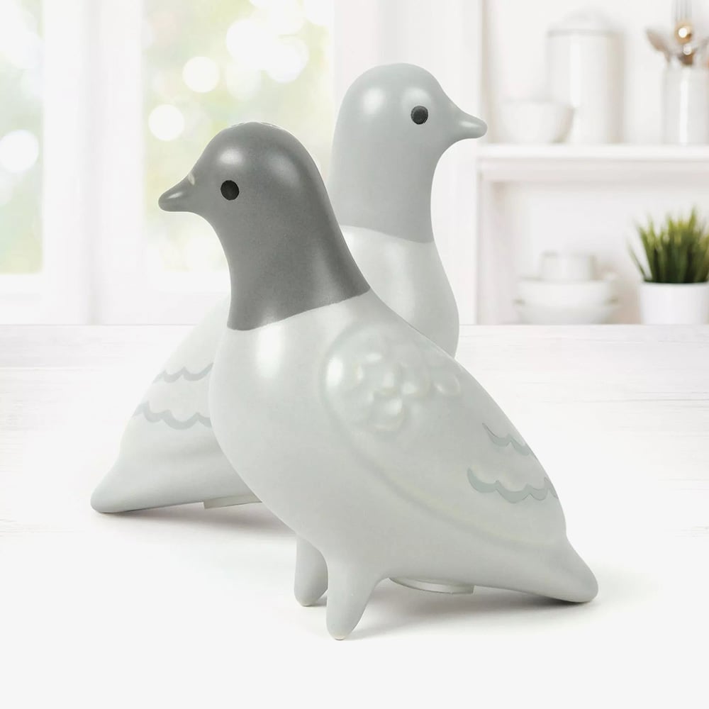 Fred Clay Pigeon Salt And Pepper Shakers Novelty 5316924
