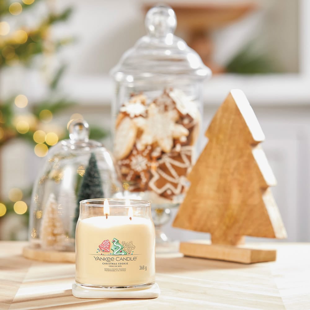 Yankee Candle Christmas Cookie Signature Medium Jar Candle 2236266