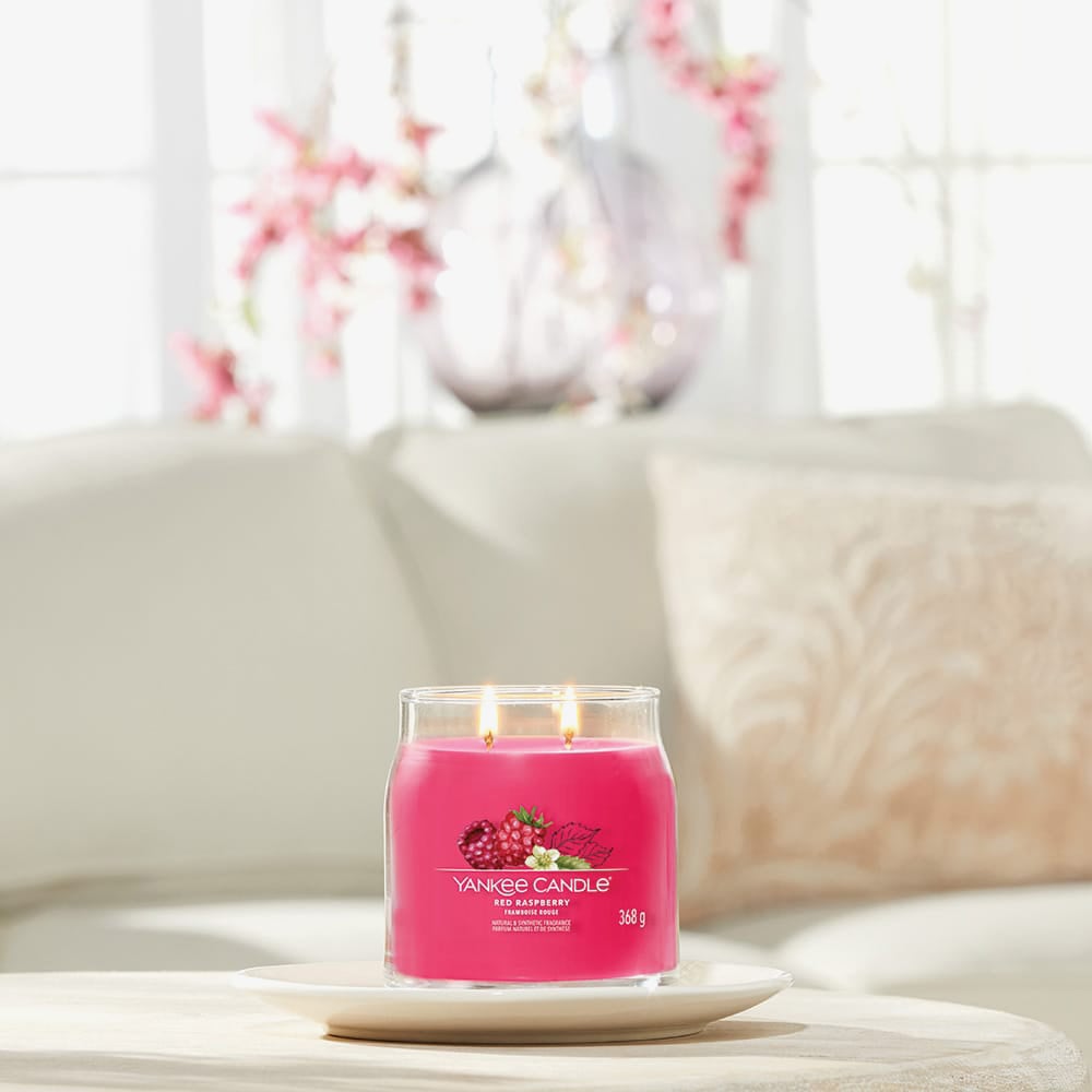 Yankee Candle Red Raspberry Signature Medium Jar Candle 1701386E