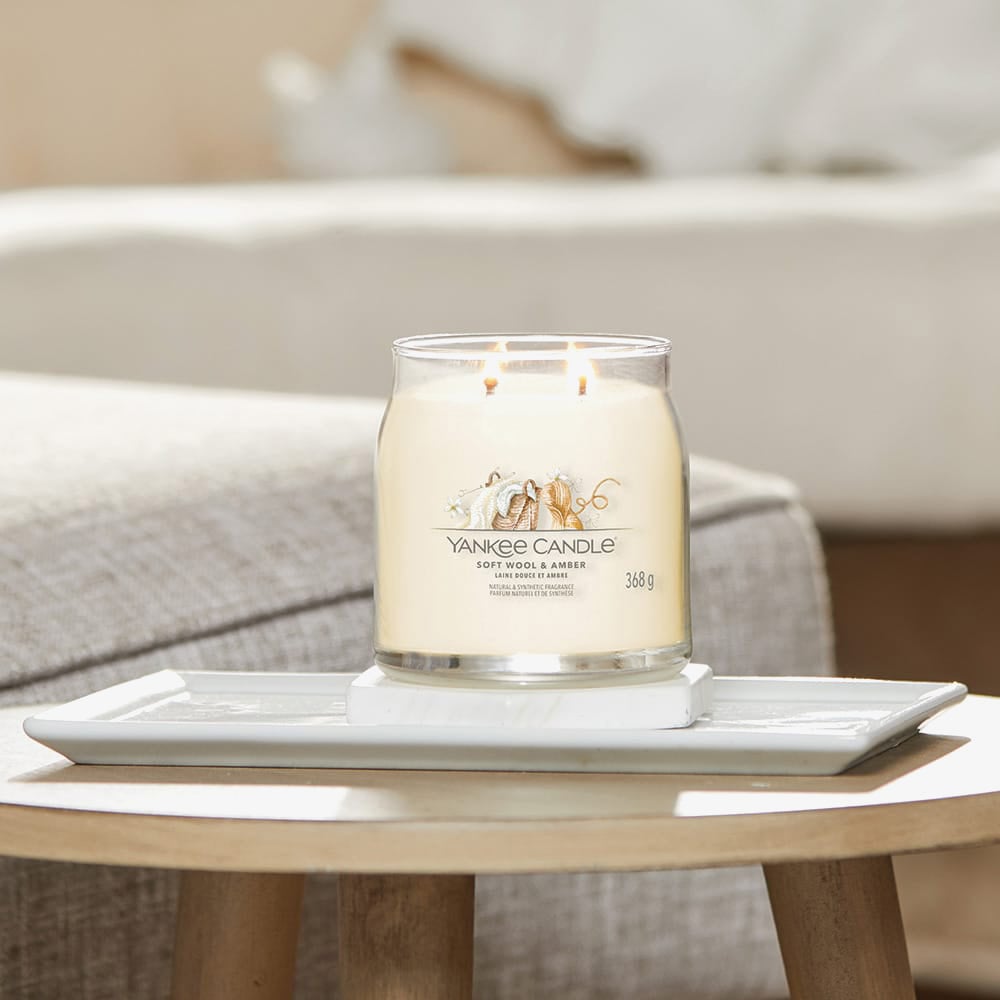 Yankee Candle Soft Wool & Amber Signature Medium Jar Candle 1721078E