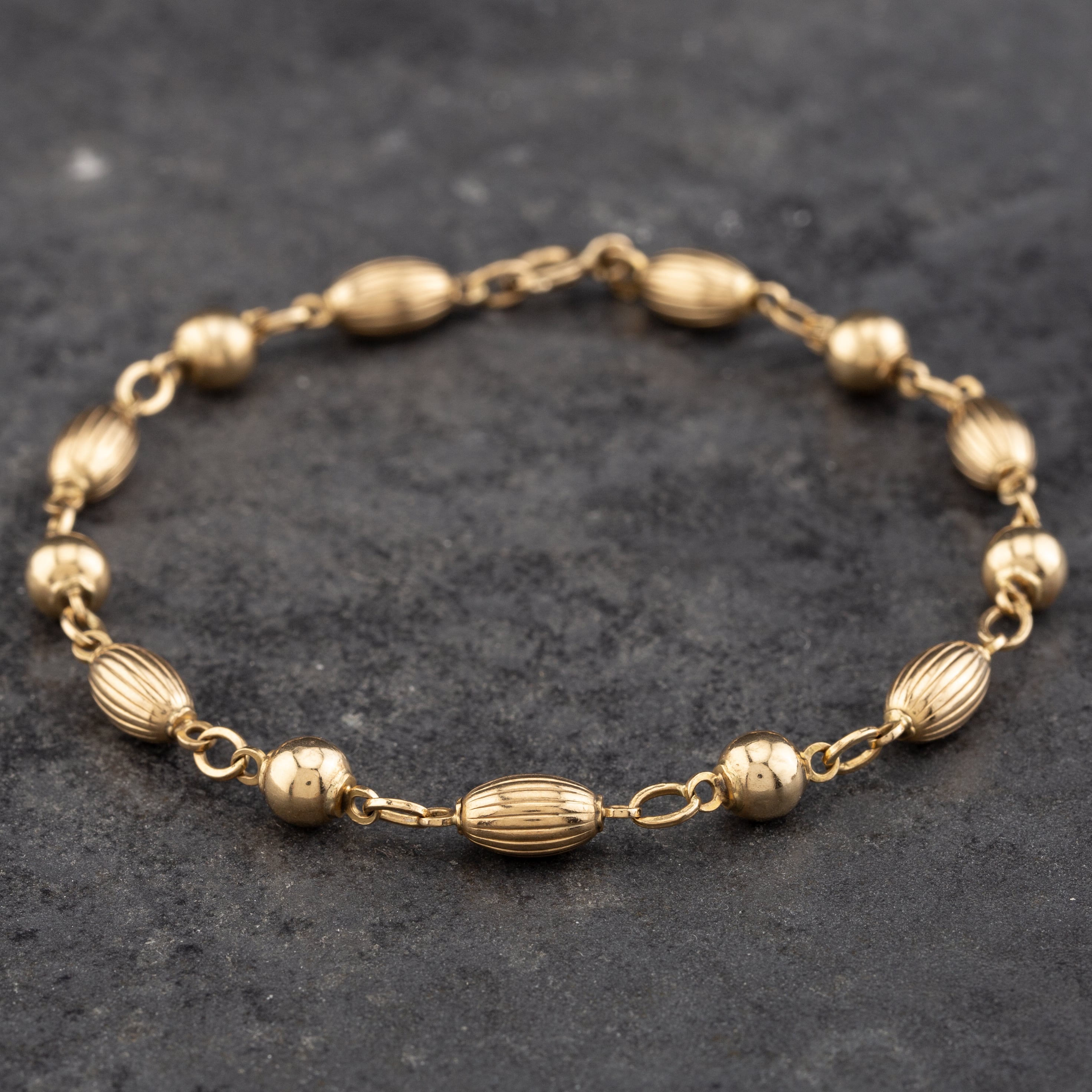 Product photograph of Pre-owned 9ct Yellow Gold Ball And Barrel 8 Inch Chain Bracelet 41061205 from The Jewel Hut