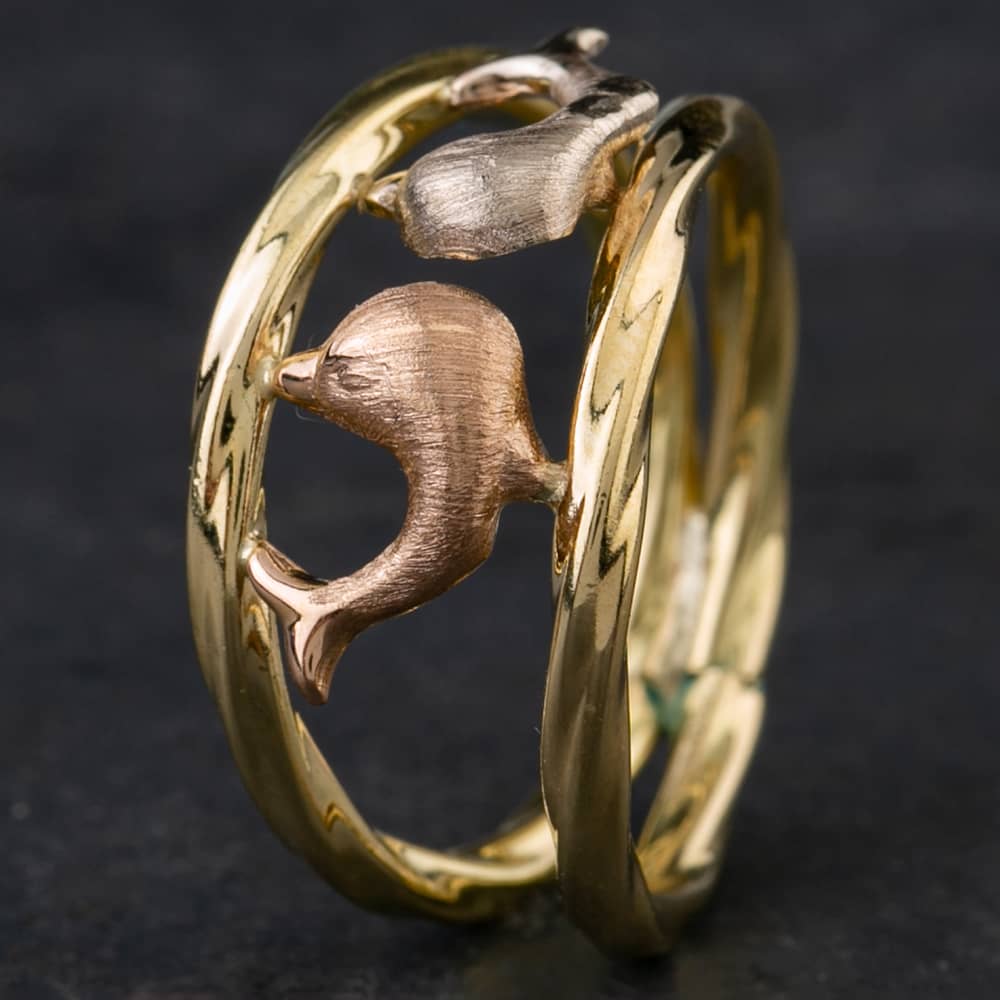 Product photograph of Pre-owned 18ct Three Colour Gold Dress Ring 4109016 from The Jewel Hut
