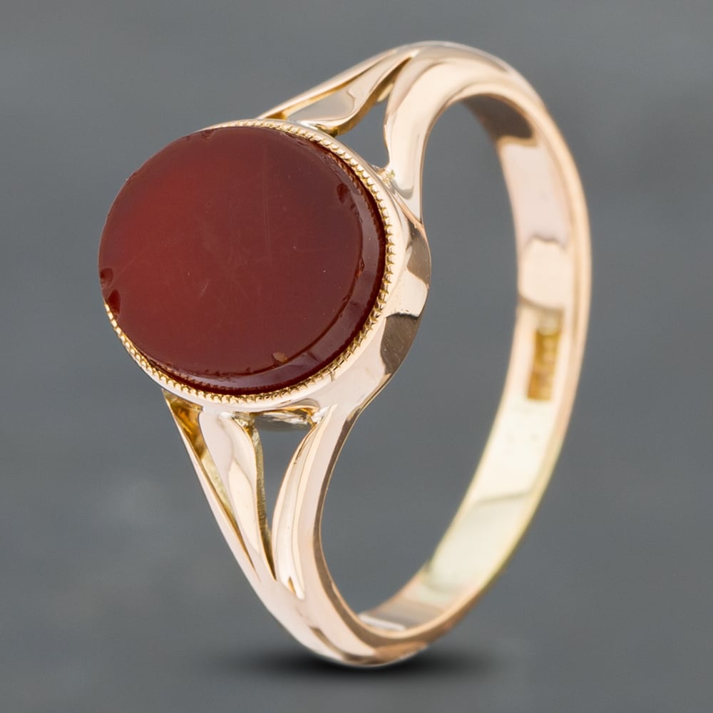 Product photograph of Pre-owned Vintage Yellow Gold Carnelian Oval Dress Ring 41102160 from The Jewel Hut