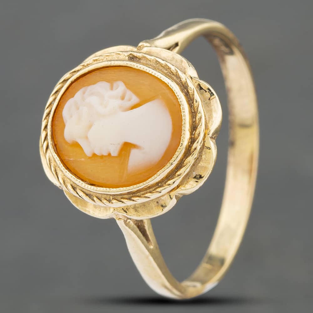 Product photograph of Pre-owned Vintage Yellow Gold Oval Cameo Dress Ring 41102238 from The Jewel Hut