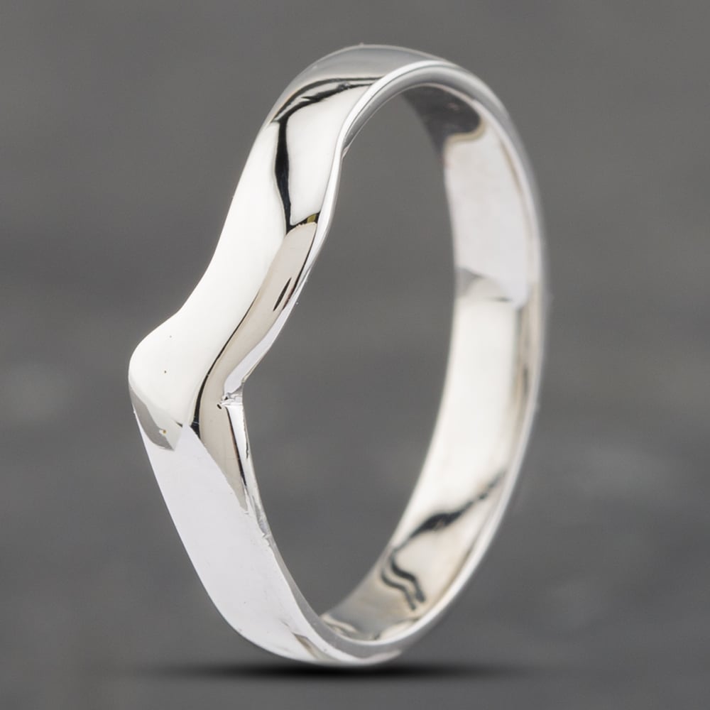 Product photograph of Pre-owned 18ct White Gold Plain Half Wishbone Ring 41102274 from The Jewel Hut