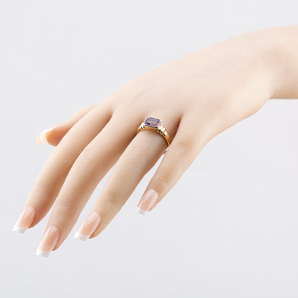 Pre-Owned 9ct Yellow Gold Amethyst Oblong Dress Ring 41102531