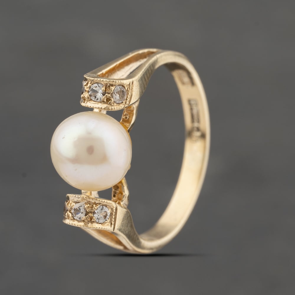 Click to view product details and reviews for Pre Owned 9ct Yellow Gold Cultured Pearl Dress Ring 41103424. Click to view product details and reviews for Pre Owned 9ct Yellow Gold Cultured Pearl Dress Ring 41103424.