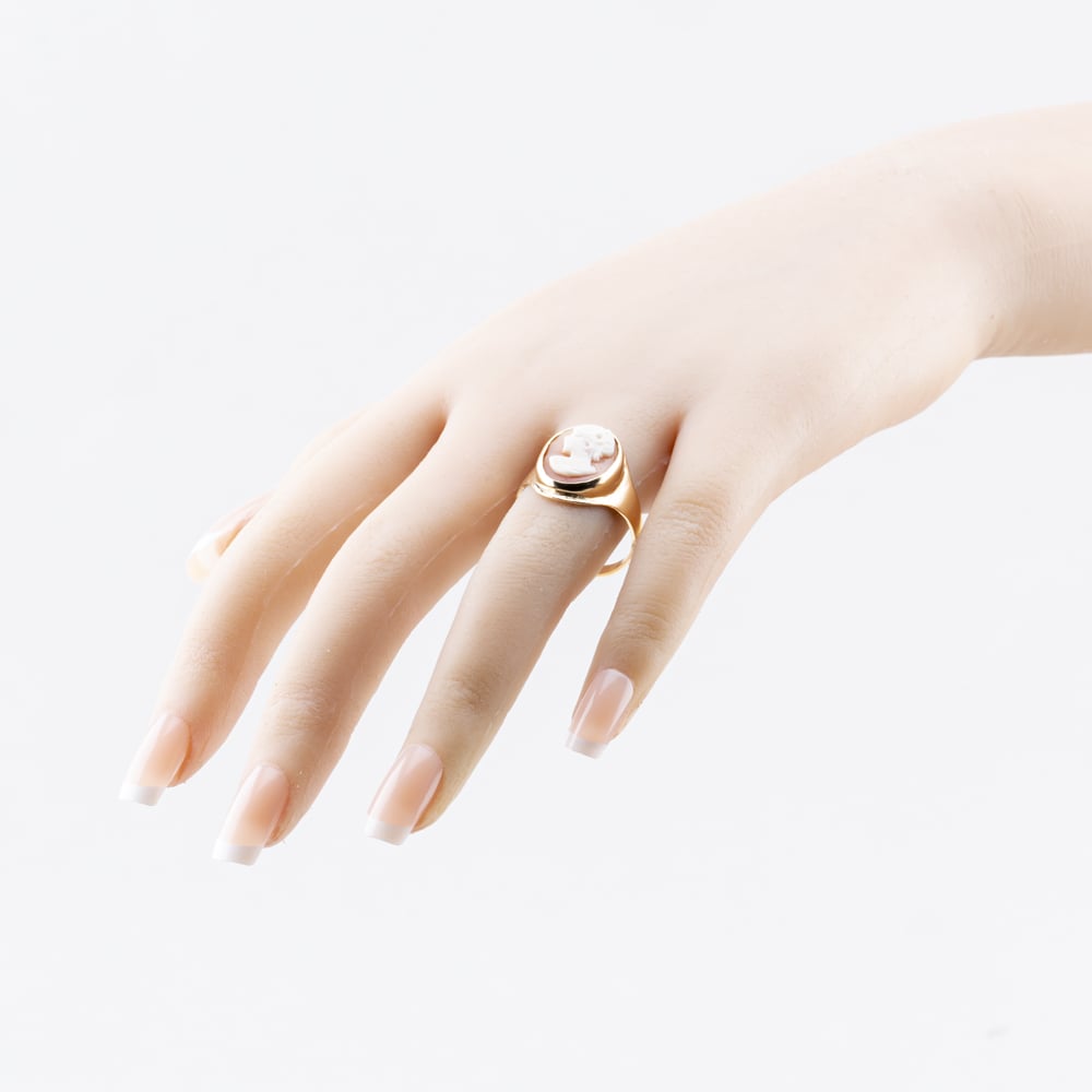 Pre-Owned 9ct Yellow Gold Cameo Oval Dress Ring 41103529